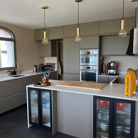 Medaillon, Sur La - Mesnil Val Криэль-сюр-Мер